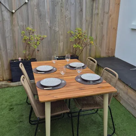 Appartement Maison Plein Centre à 100 M De La *