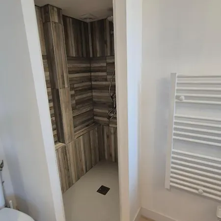 Maison Plein Centre A 100 M De La 아파트