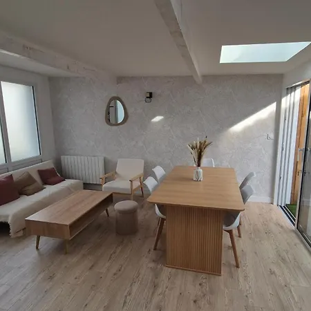 Appartement Maison Plein Centre à 100 M De La